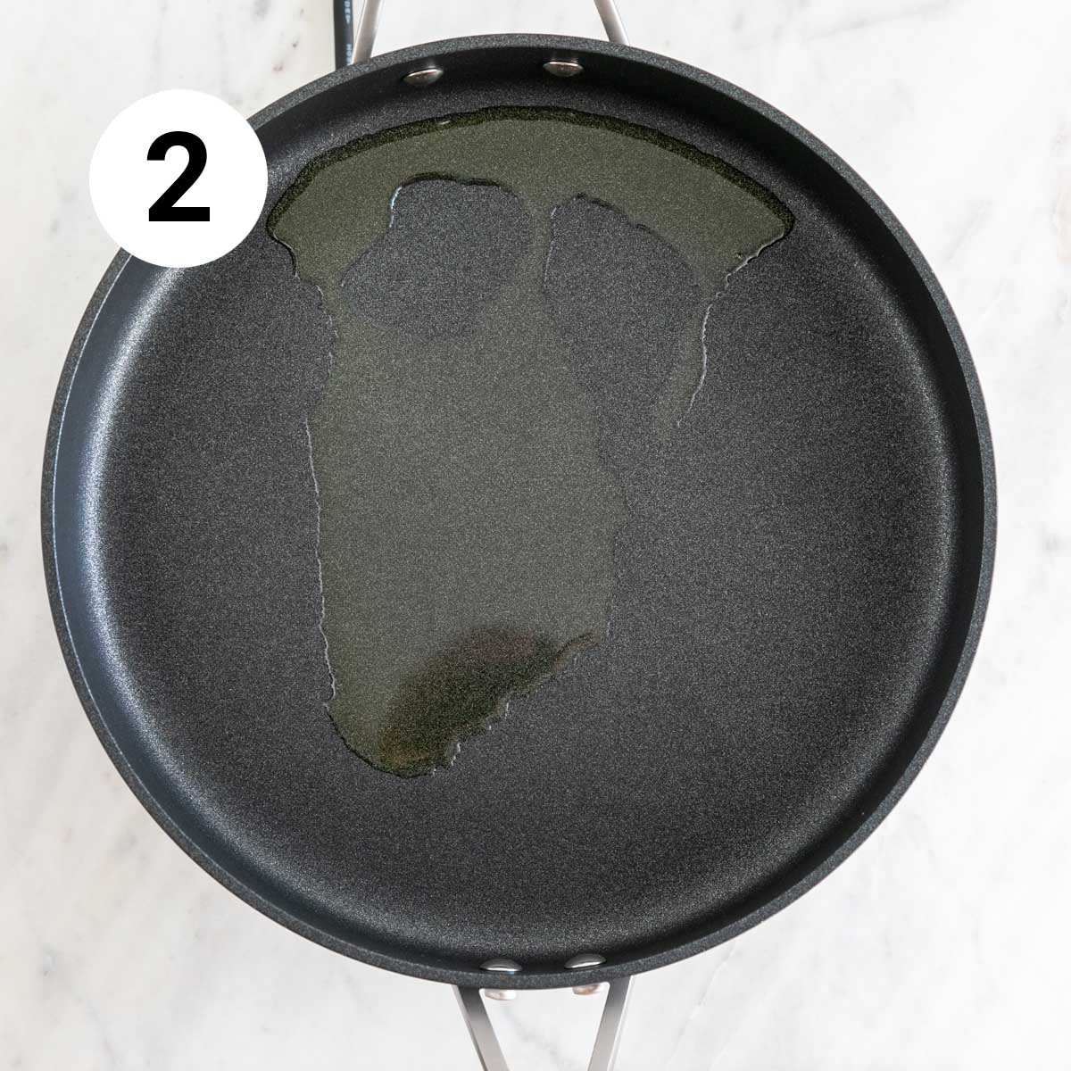 Skillet with extra virgin olive oil.